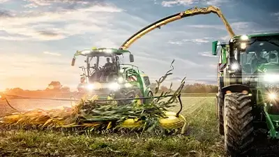 Landmaschine auf dem Feld