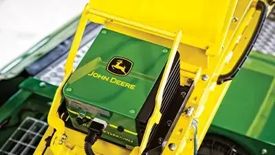 John Deere Logo auf Landmaschine