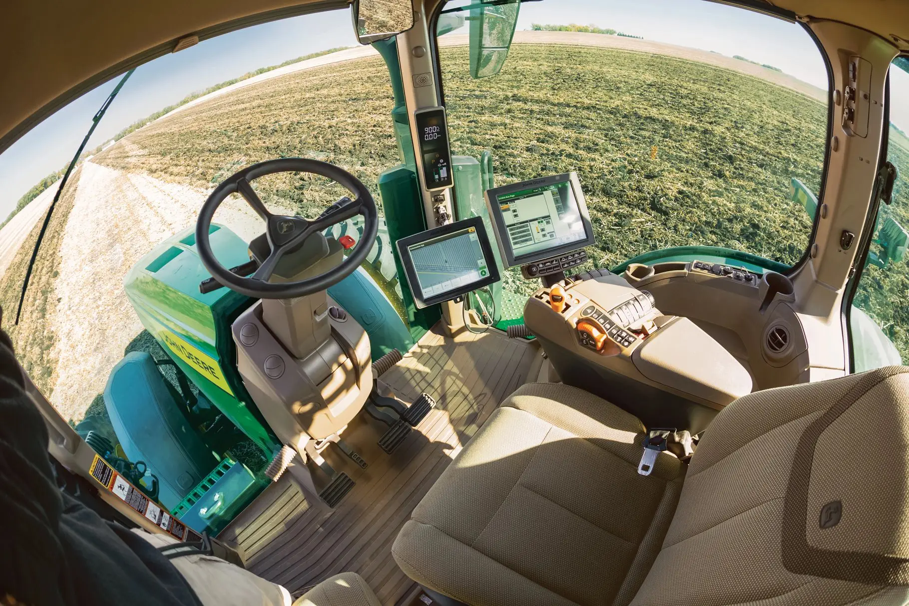 Fahrerkabine John Deere Traktor auf dem Feld