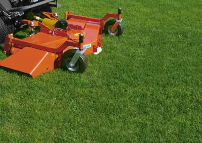 Maschine zur Rasenpflege